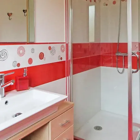 别墅 Sleeps 6 With Pool And Wifi *