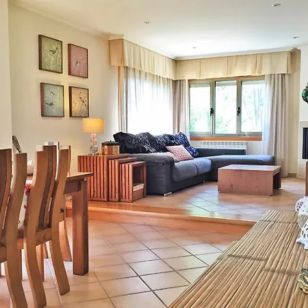 别墅 Sleeps 6 With Pool And Wifi